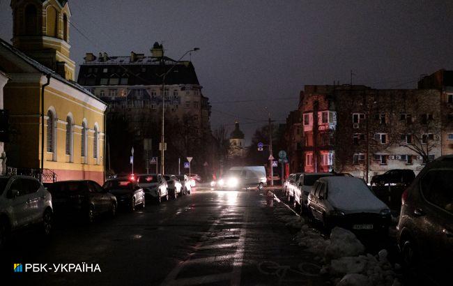 Из-за аварийных отключений более половины киевлян сегодня без света