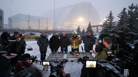 ДСНС продовжують ліквідацію наслідків дронового удару по ЧАЕС: яка ситуація зараз