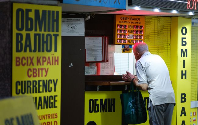 Долар і євро подешевшали: НБУ оновив офіційні курси