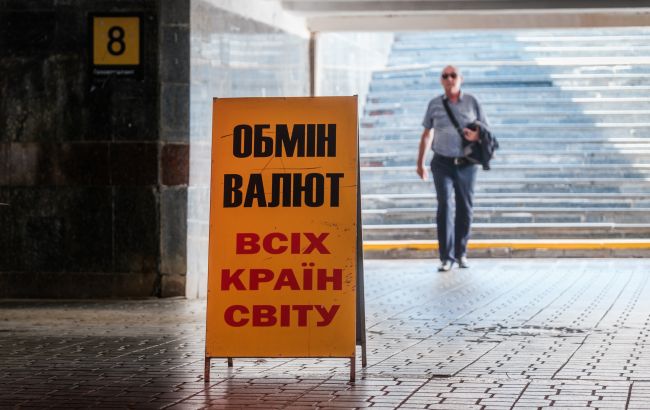 Попит на валюту зріс: як це вплинуло на курс та що буде з доларом далі