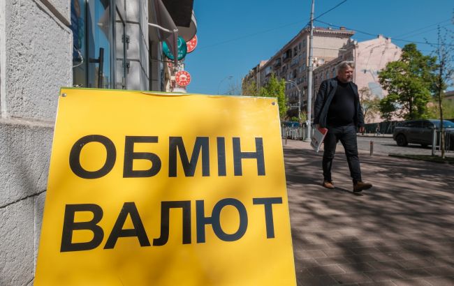 Аномальное явление: украинцы резко сократили покупку долларов