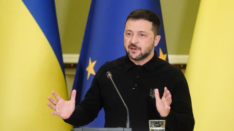 Россия перебросила силы на новое направление, но и там понесла сильные потери, - Зеленский