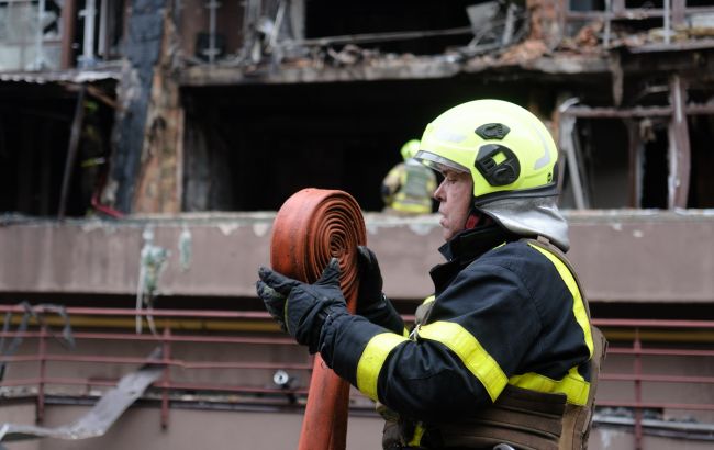 У вогні будинки, супермаркет і дитсадок, місто - в диму від пожеж: наслідки атаки на Київ