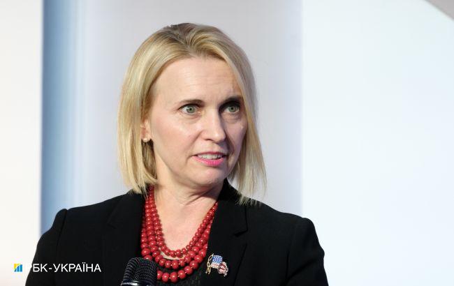 "В Украину едет еще больше помощи". Посол США отреагировала на атаку Киева