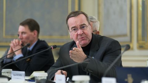 Швидкого миру не буде: міністр оборони Німеччини закликав озброїти Україну