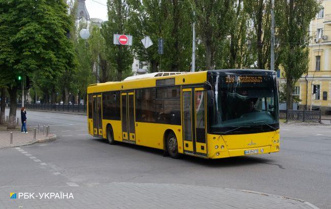 Повітряна тривога ставить Київ на паузу: транспорт не ходить, магазини зачинені