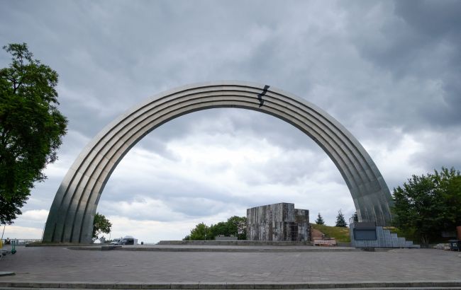 В Киеве поставили точку относительно демонтажа арки "Дружбы народов"