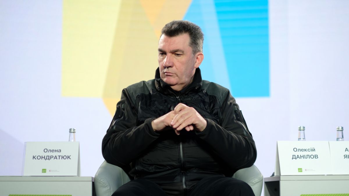 Процессы происходят, однако угрозы не видно: Данилов о секретном борту в Беларуси