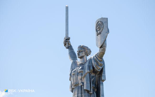 У Києві готуються встановлювати тризуб на монументі "Батьківщина-мати" (відео)