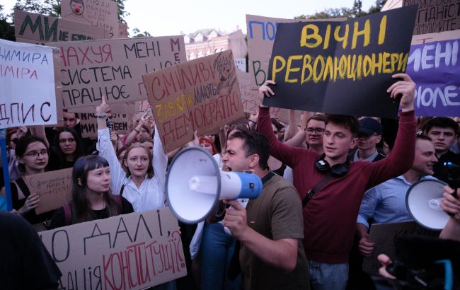Площі забиті. Київ і ще понад 20 міст вийшли на протести проти закону про НАБУ