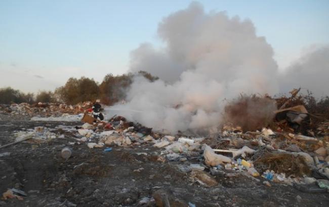 Пожежу на сміттєзвалищі в Київській області ліквідували