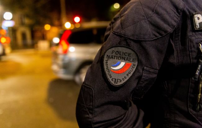 В Париже полиция разогнала антикарантинную вечеринку. На ней собрались сотни людей