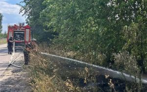 Россияне атаковали спасателей во время тушения пожара в Запорожье, есть пострадавшие