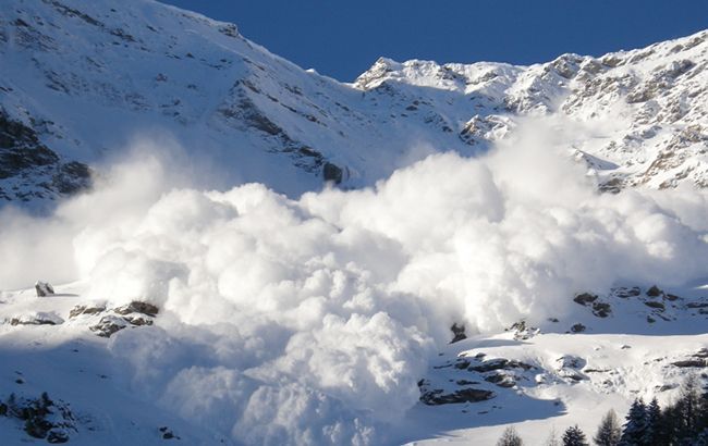 Синоптики предупредили об опасности схождения лавин в Карпатах
