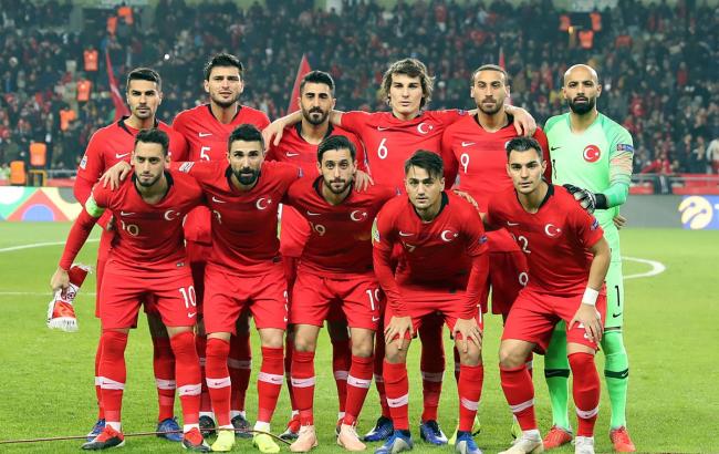 Трое ведущих футболистов сборной Турции пропустят матч с Украиной