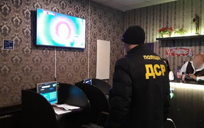 Поліція закрила понад 500 гральних закладів по Україні