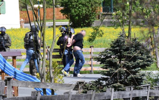 В Австрии захвативший банк мужчина отпустил заложников и сдался полиции