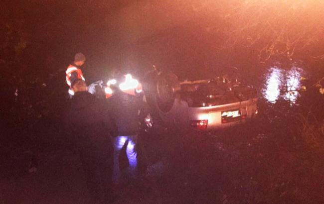 ДТП в Закарпатской области: автомобиль съехал в реку, 4 человека погибли