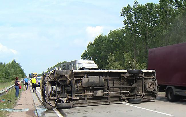 В Житомирской области перевернулся микроавтобус, есть пострадавшие