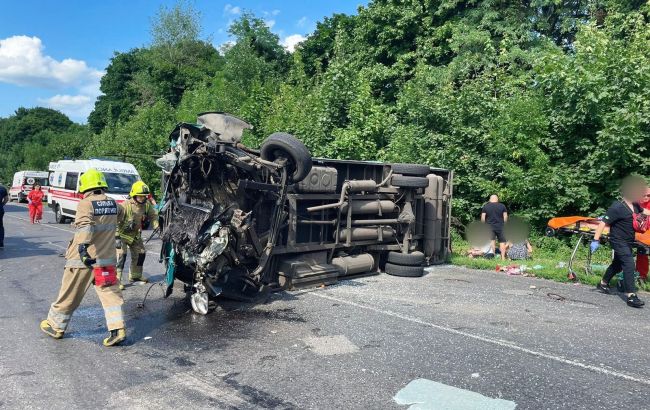В Полтавской области автомобиль столкнулся с маршруткой, есть жертвы