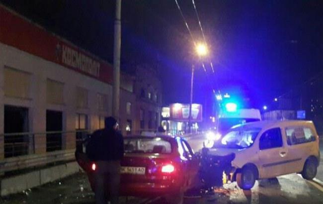 Пьяный спортсмен устроил масштабное ДТП в Киеве, а его друзья мешали патрульным