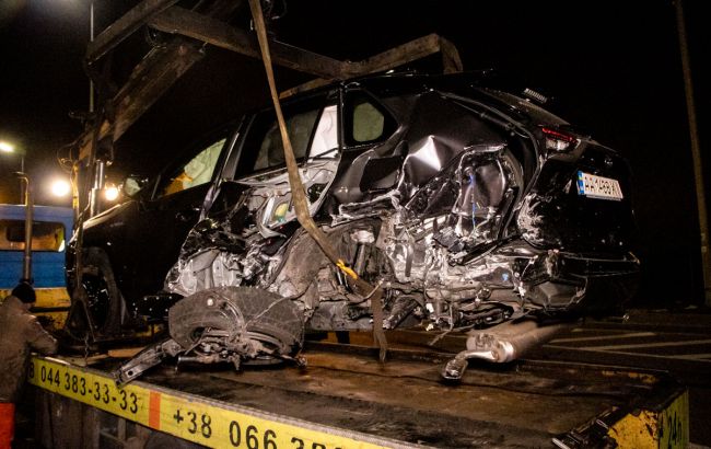 В Киеве на Набережном шоссе столкнулись четыре автомобиля