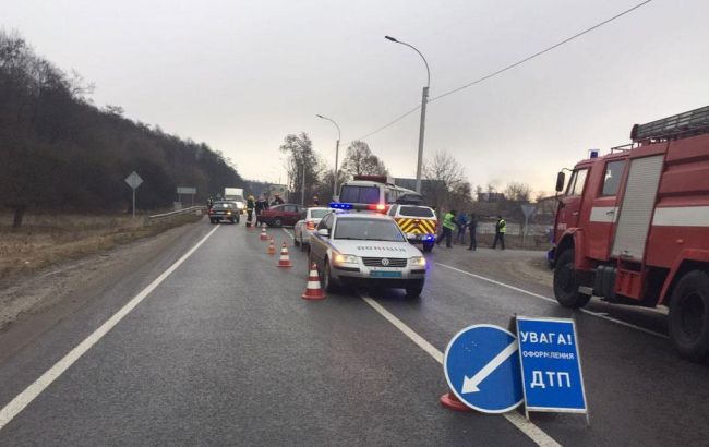 Под Черниговом авто врезалось в автобус с пассажирами, есть погибший