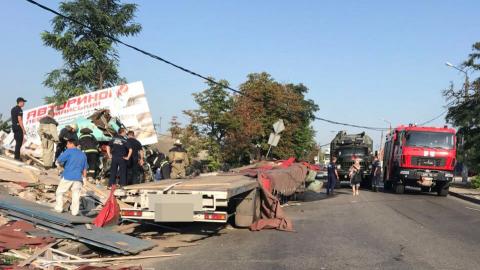 В Первомайске из-за опрокидывания фуры погиб пешеход