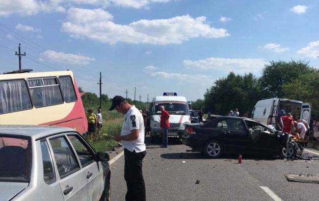 В Одеській області зіткнулись маршрутка та авто, є загиблий та постраждалі