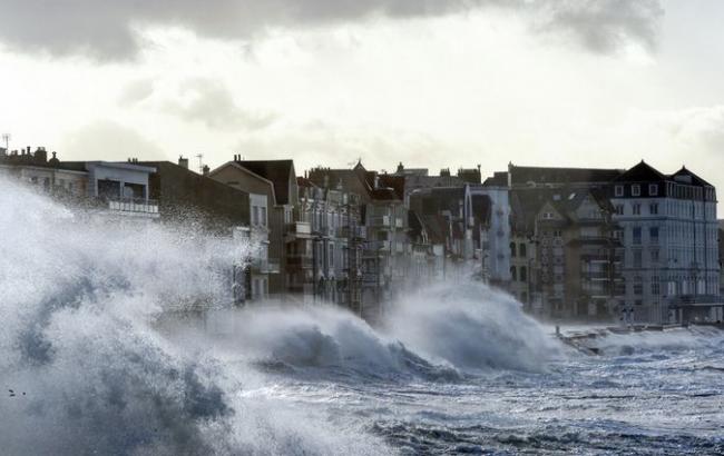 У Німеччині через ураган Фрідеріке людей просять не виходити з дому