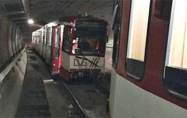 У Німеччині зіткнулися два потяги метро, постраждали щонайменше 35 осіб