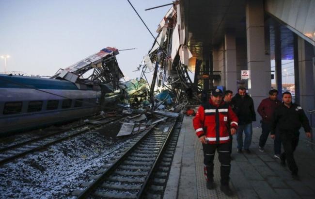 В Анкарі зіткнулися два поїзди, є загиблі