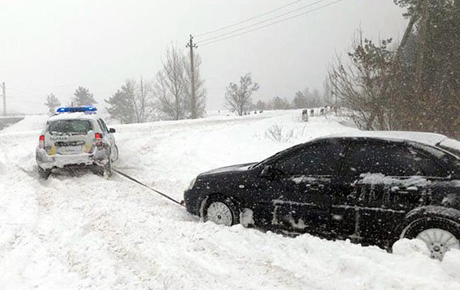 У Запорізькій області на трьох дорогах заборонено рух будь-якого транспорту