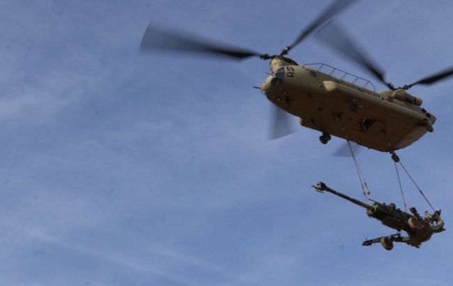 В Украину уже едут американские гаубицы M777: Пентагон показал видео загрузки