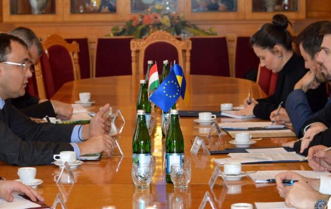 Украина согласовала с Венгрией пути урегулирования "языкового вопроса"