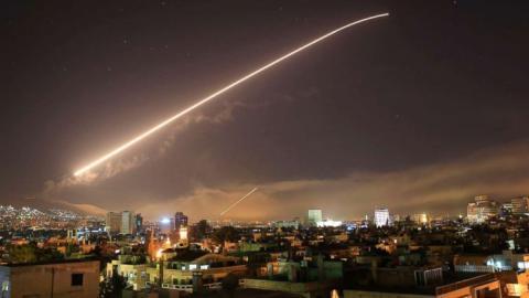 В Сирии сбили несколько ракет в небе над Дамаском