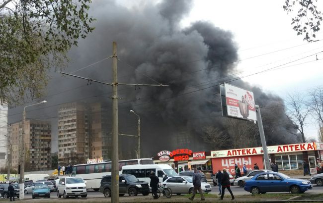 В результате пожара на рынке в Одессе пострадали 6 человек, - ГСЧС
