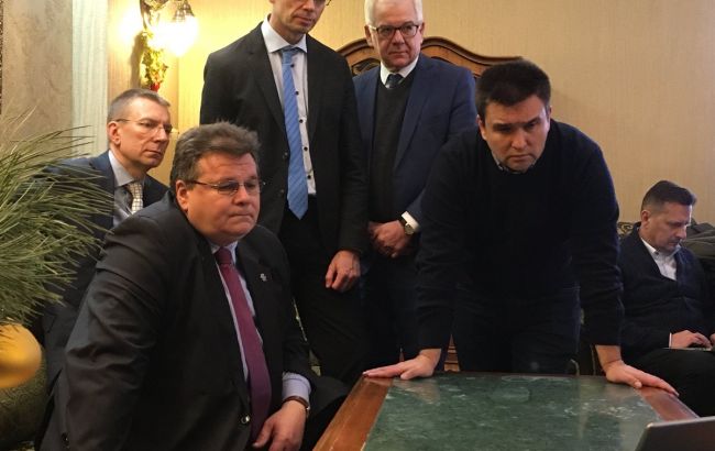 Глави МЗС країн Балтії та Польщі провели переговори з керівництвом порту в Маріуполі