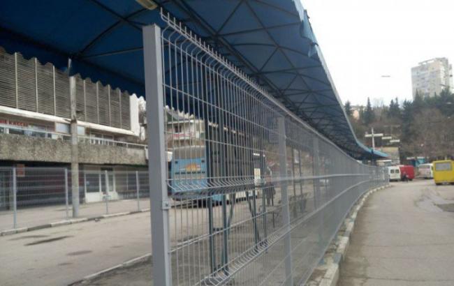 "Будут шмонать всех подряд": оккупированную Ялту превратили в "зону"