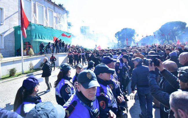 В Албании на протестах оппозиции произошли столкновения
