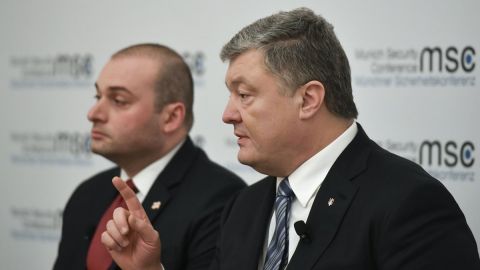 Порошенко: України не буде, якщо вона перестане стріляти