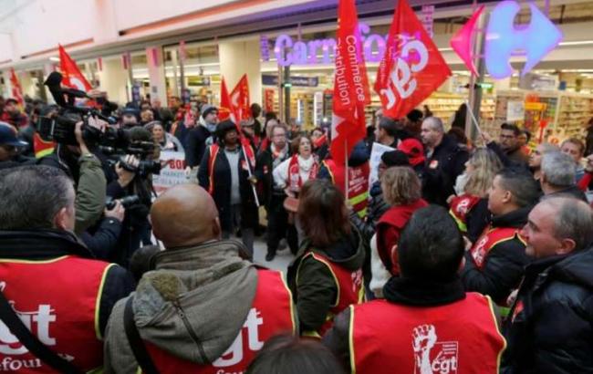 МИД предупреждает украинцев о массовых забастовках во Франции
