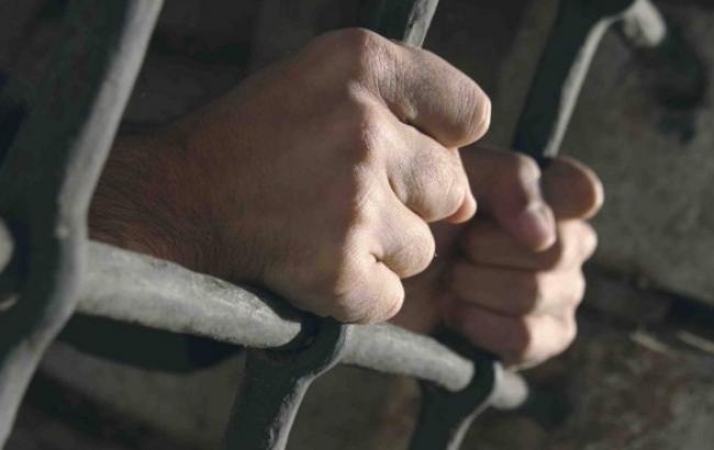 В Мариуполе суд приговорил пограничника к 4 годам лишения свободы за кражу оружия