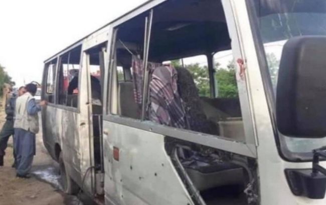 В Афганістані вибухнув автобус з людьми: серед загиблих є жінки і діти