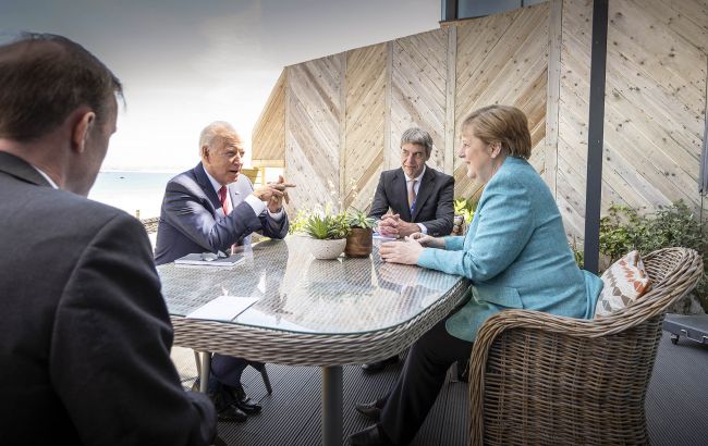 Байден встретился с Меркель и Макроном на саммите G7: обсудили Россию и Китай