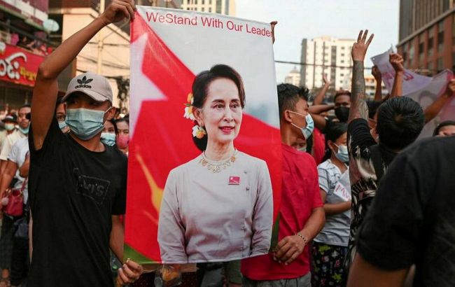 В Мьянме будут судить лидера Су Чжи