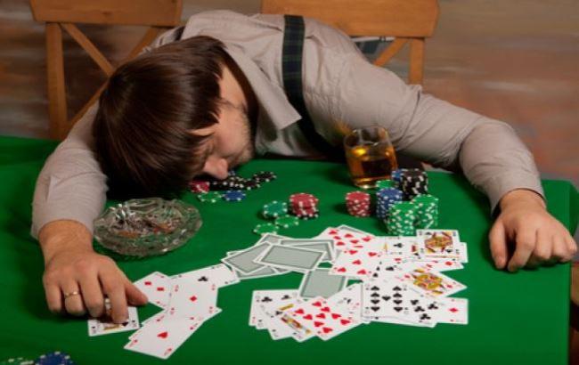 В России чиновник проиграл зарплаты своих коллег в покер
