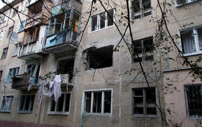 В Донецке из-за попадания снаряда загорелся жилой дом, - сайт мэрии