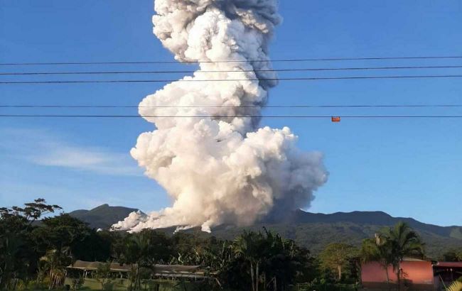 У Коста-Ріці сталося короткочасне виверження вулкану