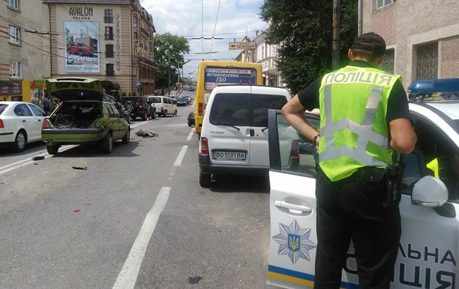 В Тернополе столкнулись три легковые машины и две маршрутки